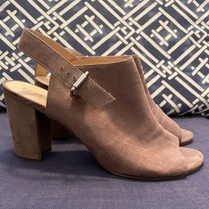 Suede beige tan open toed chunky heels buckle strap shoes